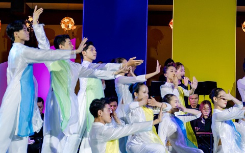 Nghe Chú đại bi, kinh Bát nhã đêm Thuyền từ qua bến giác mùa Phật đản