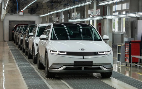 Cứ 5 xe bán ra có 1 xe điện: Xe điện sắp ngang bằng xe xăng