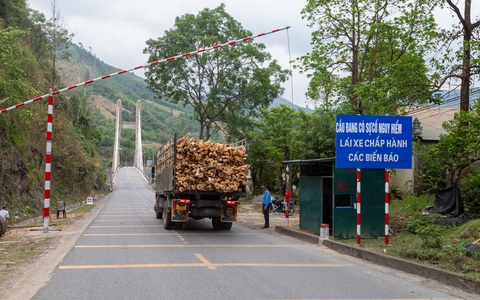 Cầu yếu sắp sập, Cục Đường bộ và Quảng Trị 'đá nhau' kiểm soát tải trọng xe