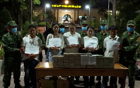Nhóm có 2 sinh viên Lào chở 100 bánh heroin vào Việt Nam