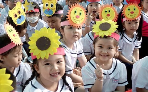 Khen phải vì học sinh, không vì người lớn