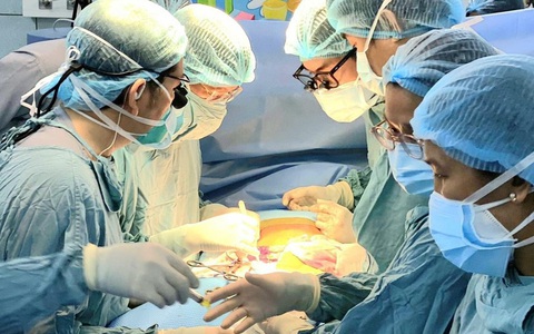 Một cháu bé tử vong sau khi tập vật lý trị liệu tại nhà