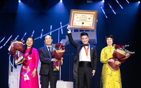 Đàm Vĩnh Hưng xác lập kỷ lục trong live show Ngày em thắp sao trời