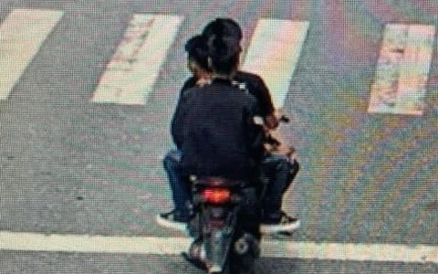 Nhóm thiếu niên dùng dao đe dọa cướp đôi dép trị giá 650.000 đồng của nam sinh