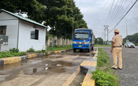 Môi giới hối lộ ở trạm cảnh sát giao thông Suối Tre: Tòa trả hồ sơ để điều tra bổ sung