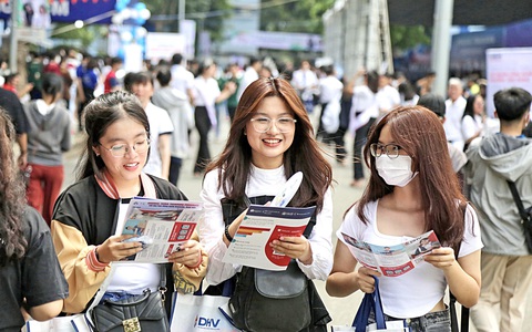 Kiểm định đại học: Sinh viên phụ bán cà phê, bưng phở cũng được coi là có việc làm