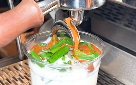 Lạ lùng món latte hành lá đang trở nên rất thịnh hành trên mạng xã hội