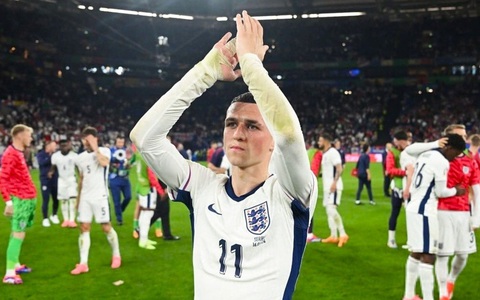 Màn trình diễn 'toàn số 0' của Phil Foden