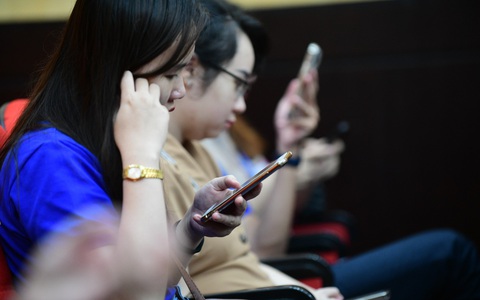 Không nhấn link lạ cũng bị chiếm quyền điện thoại