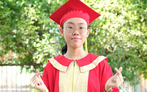 Thủ khoa thi vào lớp 10 TP.HCM: Không điện thoại, không học dồn