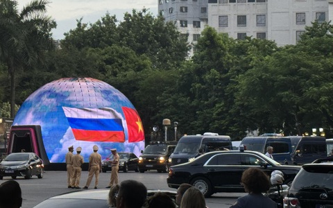 Trực tiếp: Đoàn xe hộ tống Tổng thống Putin rời Hà Nội, kết thúc chuyến thăm Việt Nam