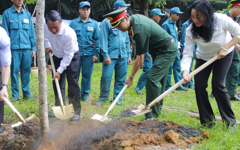 TP.HCM: Ra quân trồng cây, tổng vệ sinh xây dựng cảnh quan xanh