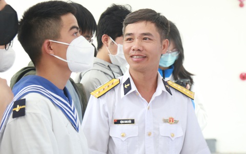 Đưa đồng đội đi thi tốt nghiệp mà... mất ngủ