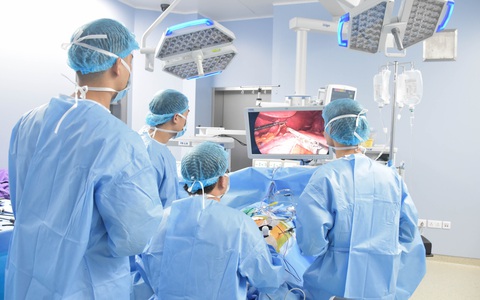 Tưởng có khối u, hóa ra là băng gạc y tế bị bỏ quên trong bụng suốt 14 năm