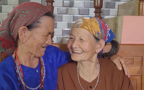 Góc nhìn trưa nay | Ấm lòng gian hàng 0 đồng hỗ trợ thí sinh thi tốt nghiệp THPT