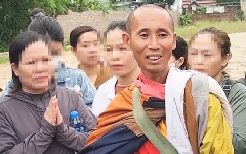 Lý do ông Lê Anh Tú - Thích Minh Tuệ tự nguyện dừng việc đi bộ khất thực