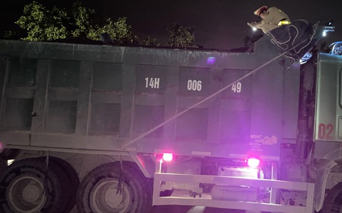 Xe nghi chở than trái phép, phường nói không, công ty bảo có