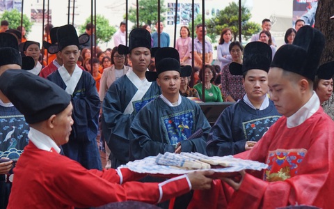 Ông Đôi Truân liên quan gì với nguồn gốc Tết Đoan Ngọ giết sâu bọ?