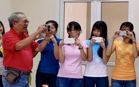 Muốn chụp ảnh xịn sò bằng điện thoại, học miễn phí ở đâu hè này?