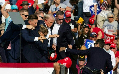 Nhân chứng kể nghi phạm bắn 7 phát đạn, ông Trump may mắn bị đạn sượt qua tai