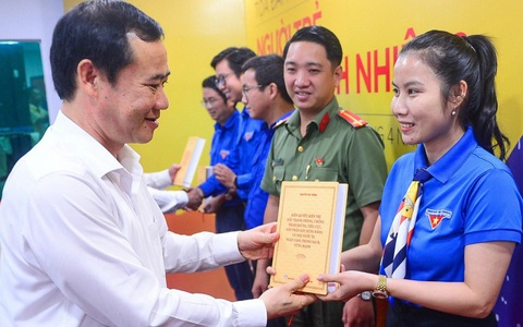 Tổng bí thư Nguyễn Phú Trọng: Tấm gương cho người trẻ tự soi - răn