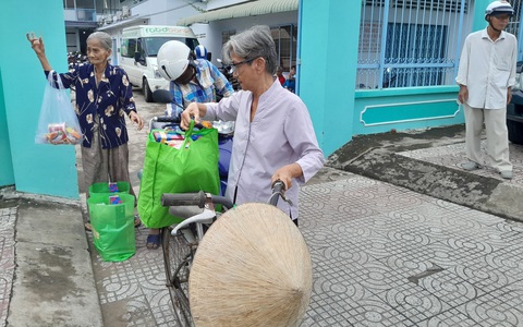 Ra mắt ngân hàng thực phẩm hỗ trợ người yếu thế tại Vĩnh Long