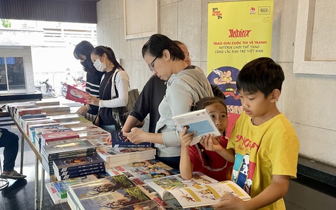 Bạn trẻ TP.HCM sáng tác tranh và tìm hiểu nhân vật truyện tranh Astérix