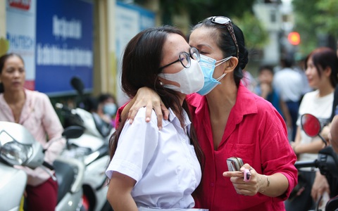 Mùa của điểm thi, điểm chuẩn, cha mẹ đừng so sánh 'con mình, con người'