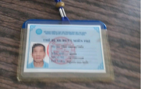 Người già đi xe buýt miễn phí tố bị phân biệt đối xử, trung tâm quản lý giao thông nói gì?