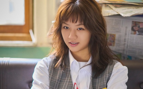 Lee Hye Ri gợi nhớ siêu phẩm 'Reply 1988' với tạo hình ngổ ngáo trong 'Vũ điệu chiến thắng'