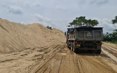 Nhiều doanh nghiệp 'quyết chiến' để trúng đấu giá mỏ cát giờ xin trả mỏ vì thuế tài nguyên