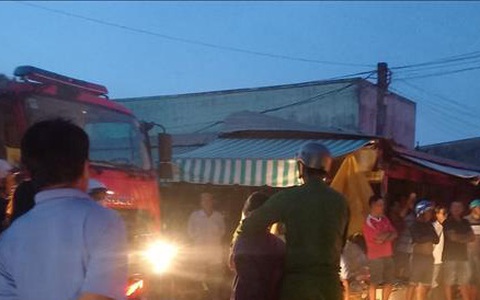 Tạm giữ người đàn ông đâm người, đốt xe tải ở chợ đầu mối