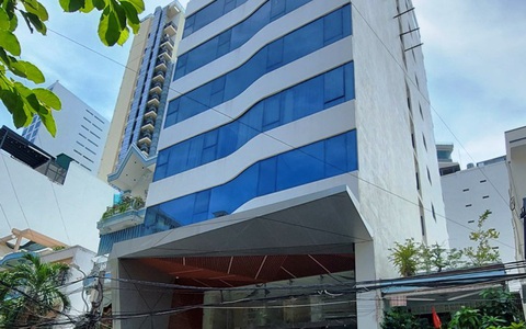Cưỡng chế khách sạn trong hẻm xây trái phép từ 6 lên 11 tầng ở Nha Trang