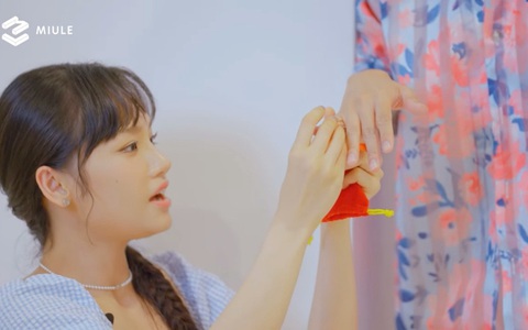 Miu Lê 'chơi lớn' tặng nhẫn vàng làm cát sê cho đồng nghiệp