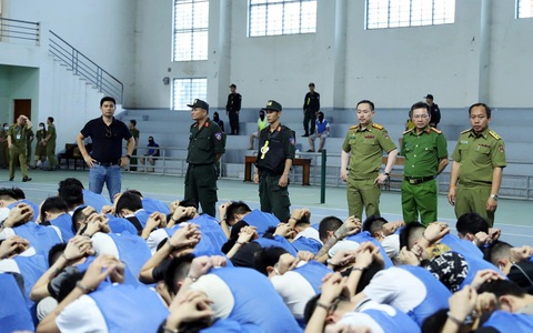 Sao lại giăng bẫy hại đồng bào mình?