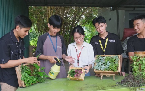 Góc nhìn trưa nay: Sinh viên làm tranh sinh học bảo vệ môi trường