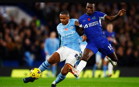 Thế trái ngược của Chelsea và Man City
