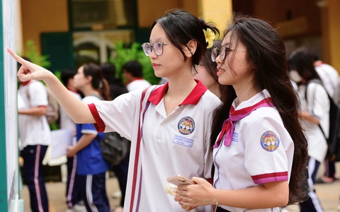 Nhiều trường công bố điểm chuẩn đại học, có ngành gần 10 điểm mỗi môn mới đậu