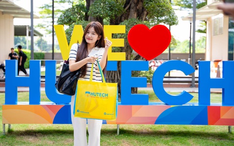 Rộn ràng đón tân sinh viên làm thủ tục nhập học