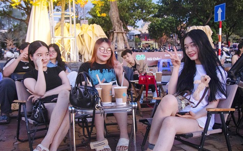 4h sáng đi uống cà phê rồi... về ngủ bù