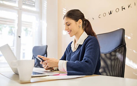 Chán email dài dòng, gen Z giờ toàn viết tắt, tiếng lóng