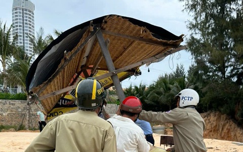 Mũi Né dẹp lều bạt hàng rong sau phản ánh của du khách