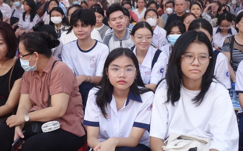 Tuyển sinh lớp 10 năm 2025: TP.HCM sẽ công bố đề minh họa