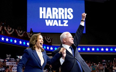 Màn ra mắt đầy sôi động của Harris - Walz