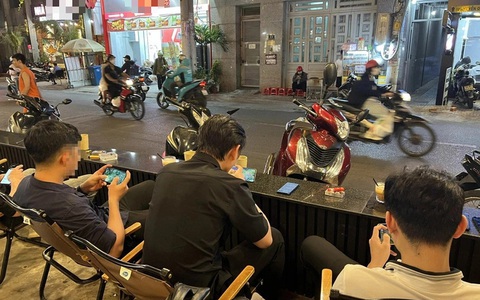'Anh đại', 'chị đại' ở quán cà phê, khách nào chịu thấu