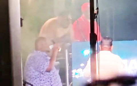 Rapper Fatman Scoop ngã gục trên sân khấu, tử vong sau khi đi cấp cứu