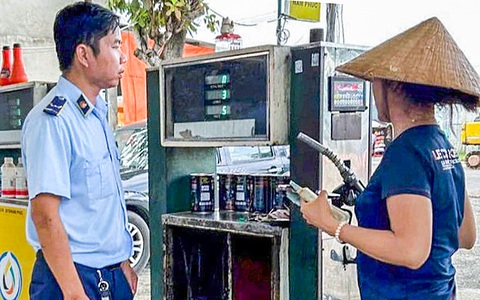 Phát hiện các cây xăng có trụ bơm đo sai, vi phạm chất lượng ở Long An