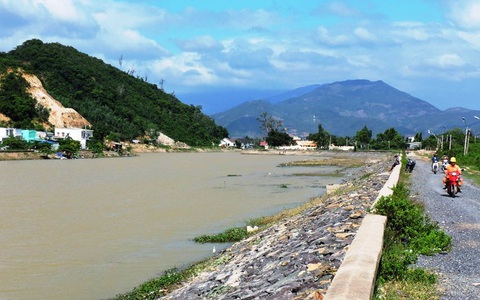 Kiểm tra dấu hiệu vi phạm tại dự án thoát lũ TP Nha Trang