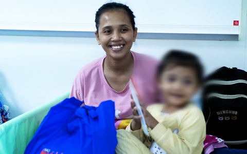 Quà Trung thu đến sớm với bệnh nhi ung thư ở TP.HCM