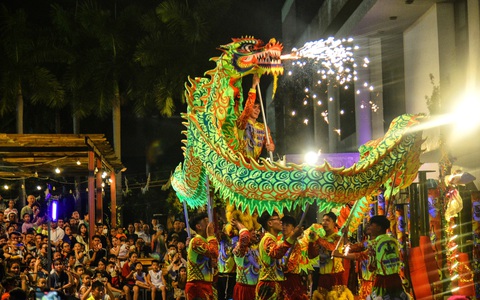 Đèn lồng, lân sư rồng rộn ràng phố phường Đà Nẵng dịp Trung thu